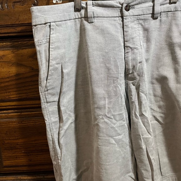 Lululemon Athletica Men's Grey Flat Front Shorts - Picture 3 of 8